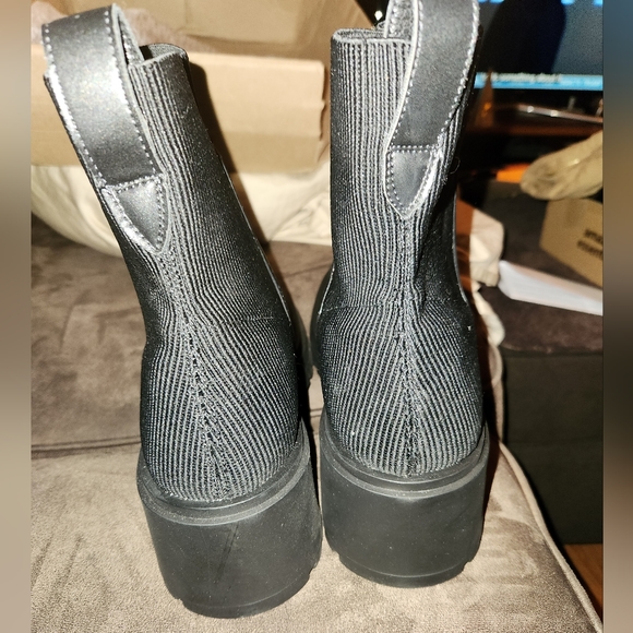 Steve Madden Women's Holley Ankle Boot Fits like a 12, but is marked size 13 - Picture 2 of 8